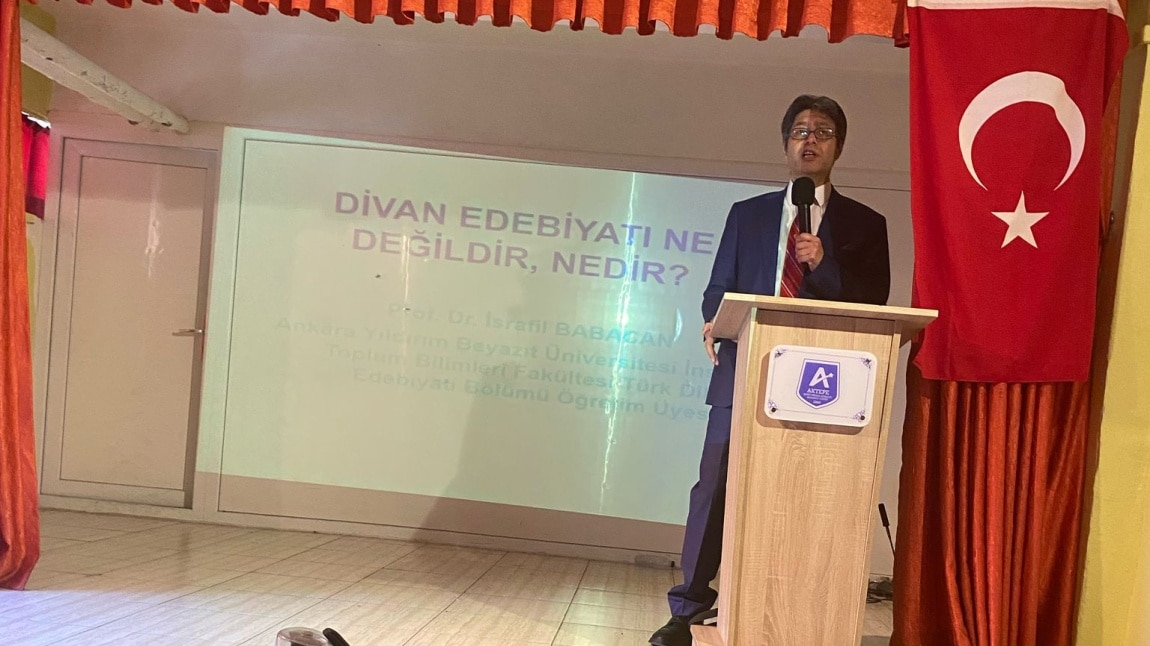 Okulumuzda Divan Edebiyatı Konferansı: “Divan Edebiyatı Nedir, Ne Değildir?”