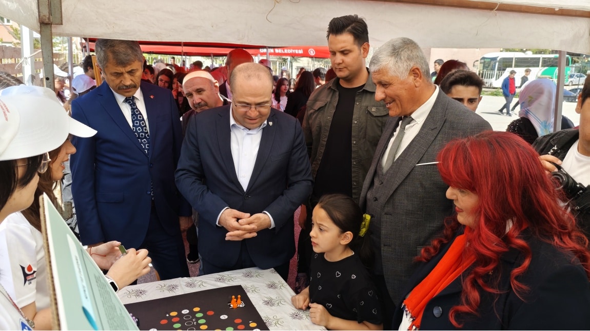4006 TÜBİTAK Bilim Fuarı Okulumuzda Yoğun Katılımla Açıldı